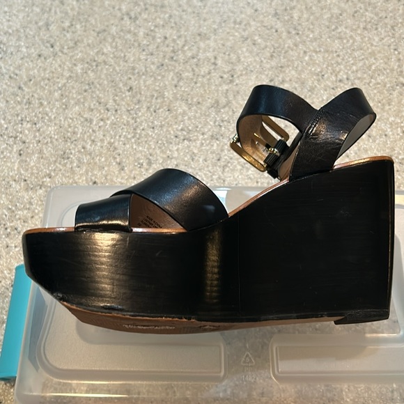 GUC Michael Kors Leather Platform Sandal - Size 8M - Picture 10 of 16